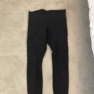 Black lululemon wunder under leggings